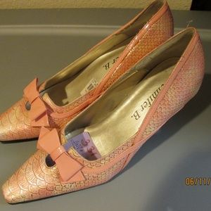 8 1/2 MED.** NWT**  LOW HEELS